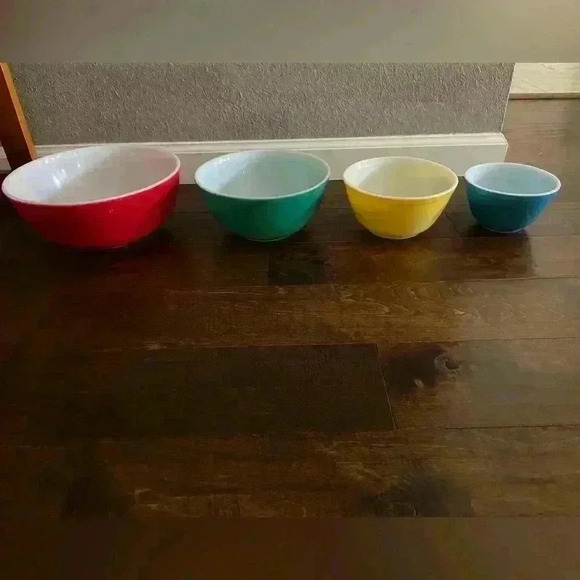 Vintage Mid Century Pyrex Nesting Mixing Bowl Set In Primary Colors - Picture 1 of 5